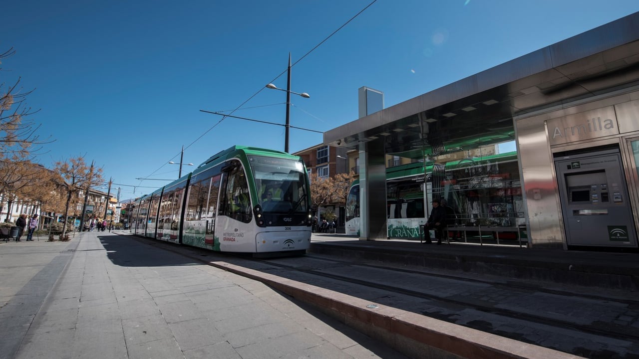 El metro de Granada a su paso por la ciudad de Armilla