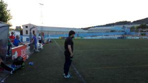 Mario Cartagena dando instrucciones en la banda