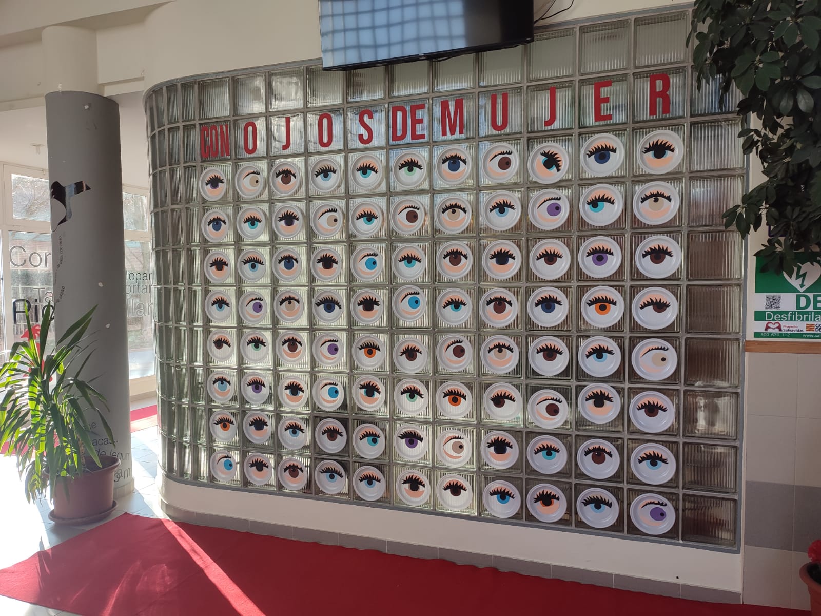 Entrada de la Escuela de Hostelería, dedicada a la mujer