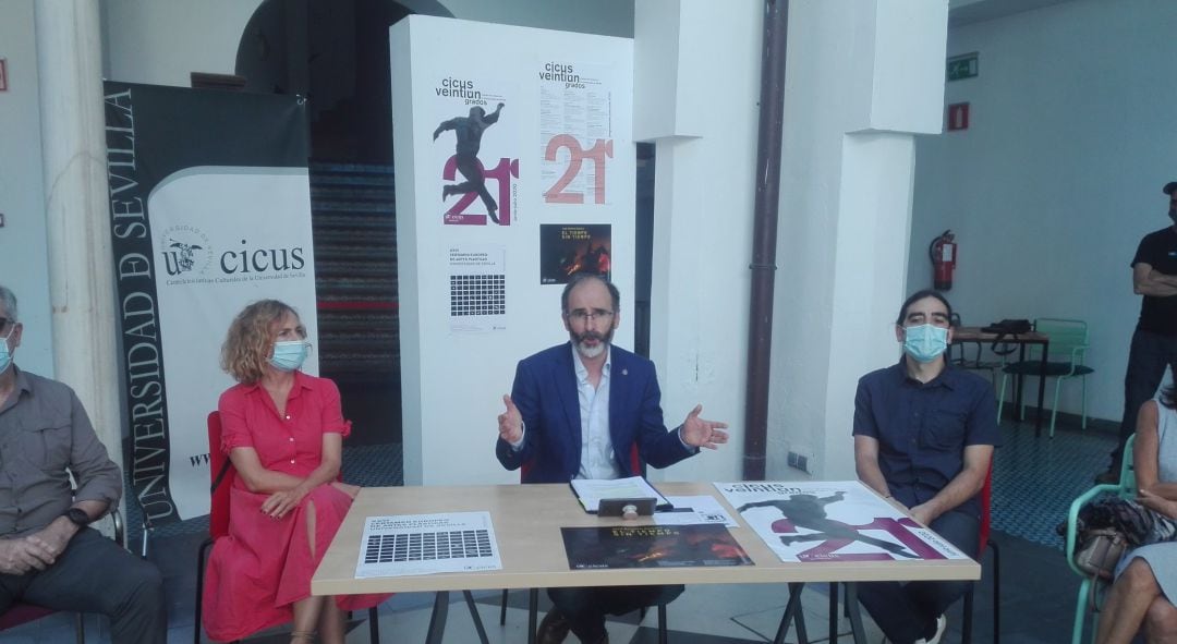 Luis Méndez, director del CICUS, durante la presentación este viernes del ciclo &#039;21 Grados Verano 2020)