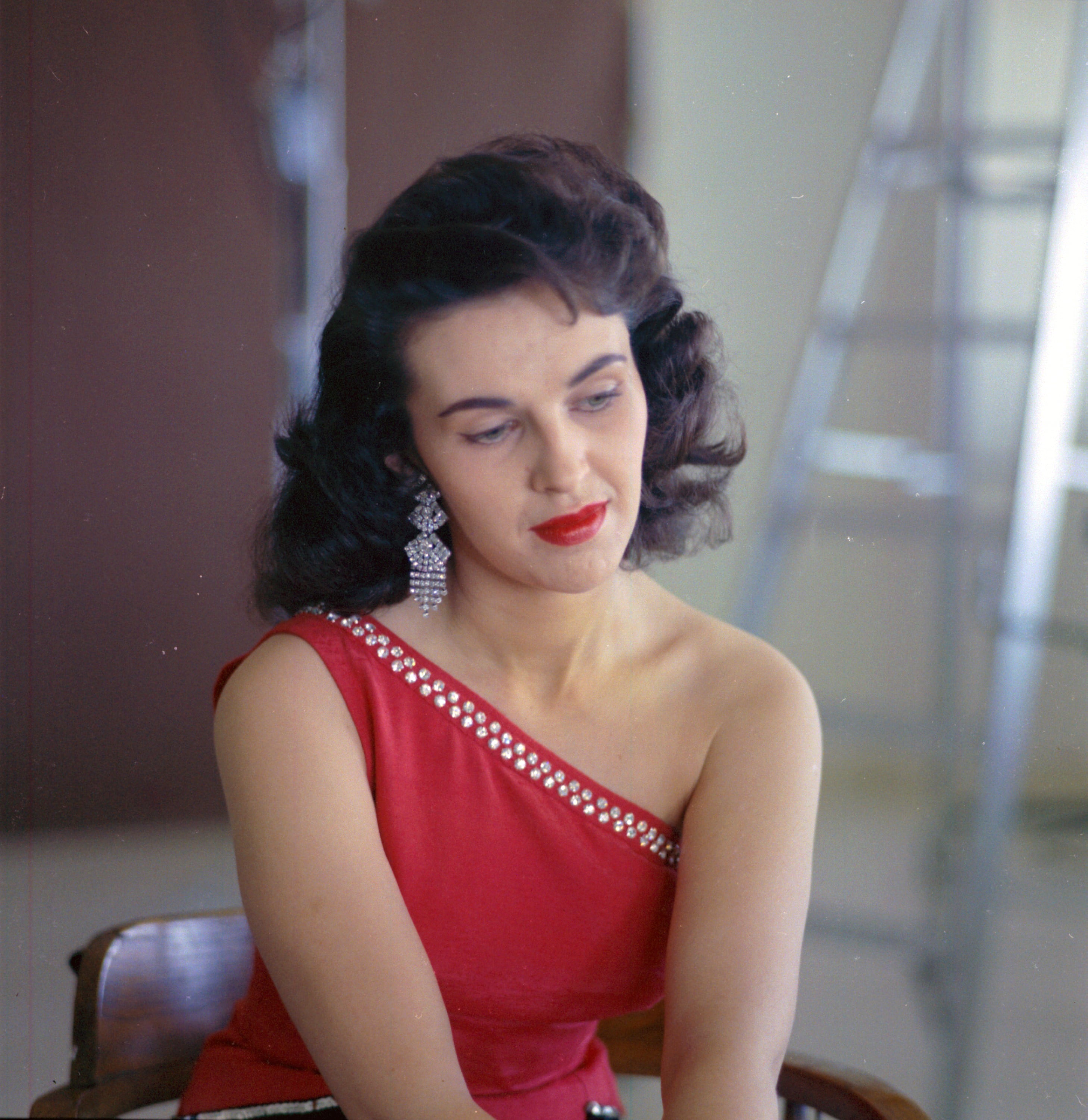 Wanda Jackson en una fotografía de comienzos de los años 60