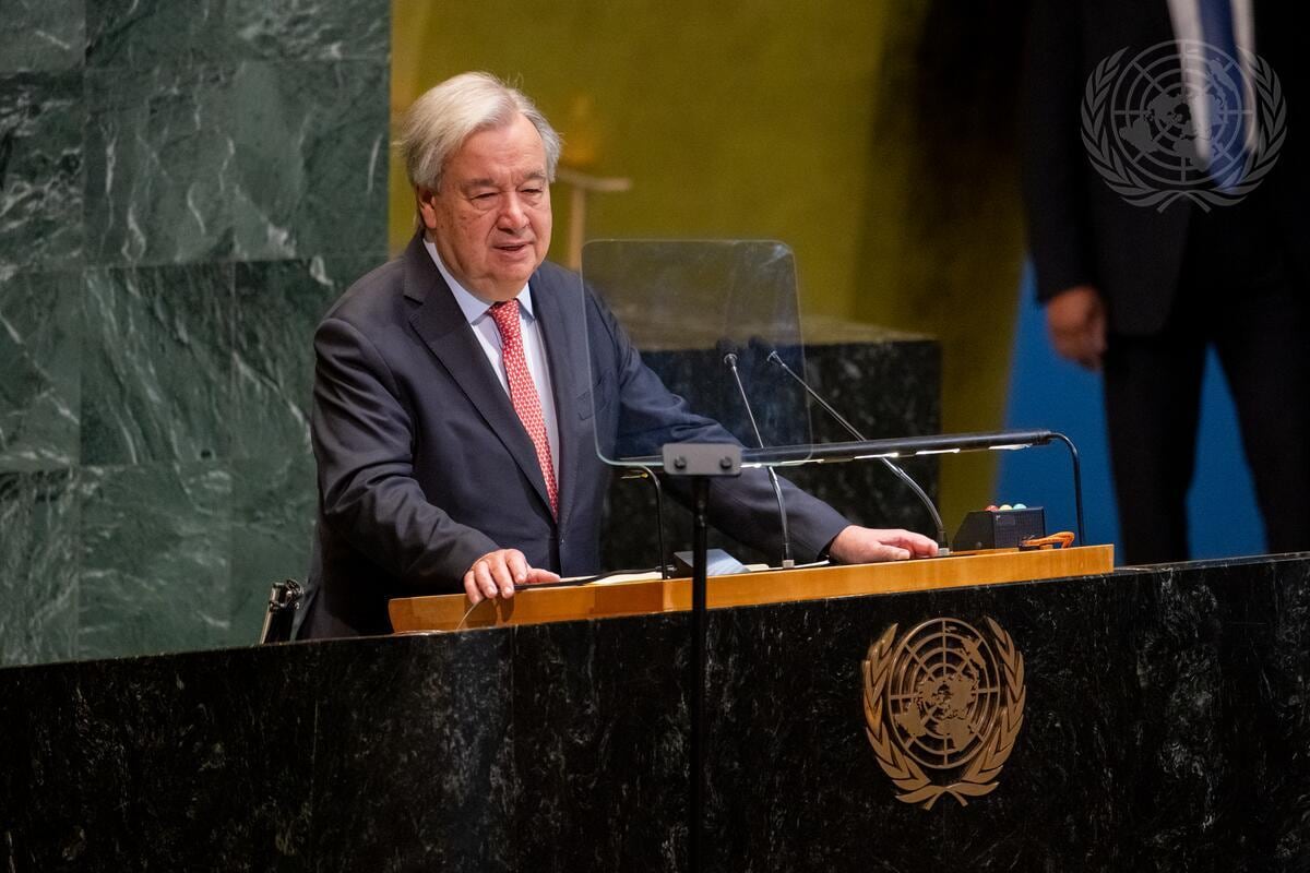 Fotografía cedida por la ONU donde aparece su secretario general, António Guterres, hablando en la sesión conmemorativa de la Asamblea General