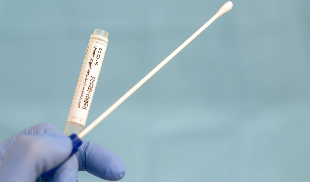 Muestra de una prueba de COVID-19.
