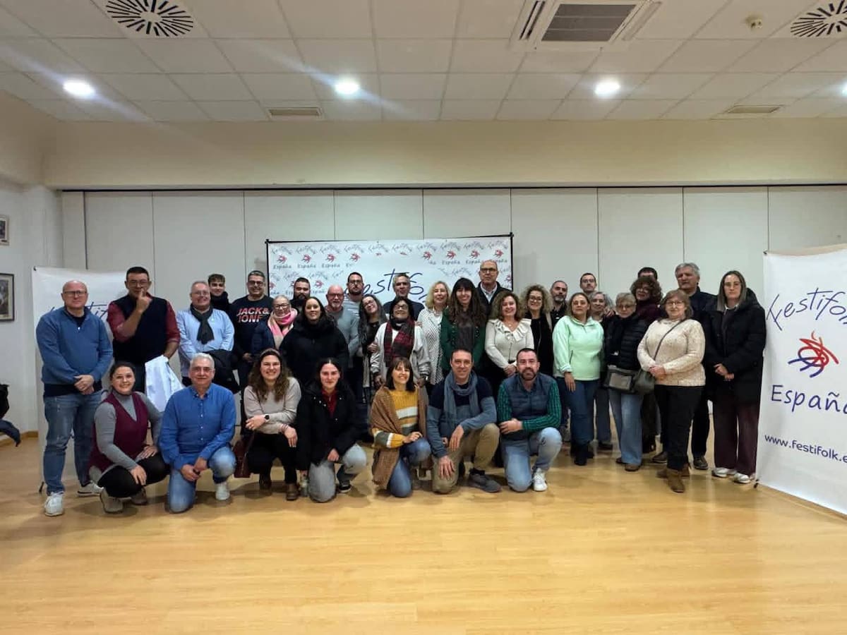 El Grupo de Danzas de Villena, en la asamblea anual de Festifolk España