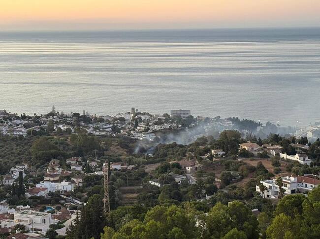 El incendio ha obligado el desalojo de varias urbanizaciones