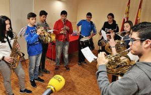 Jóvenes de la &quot;Charanga Cervantina&quot;