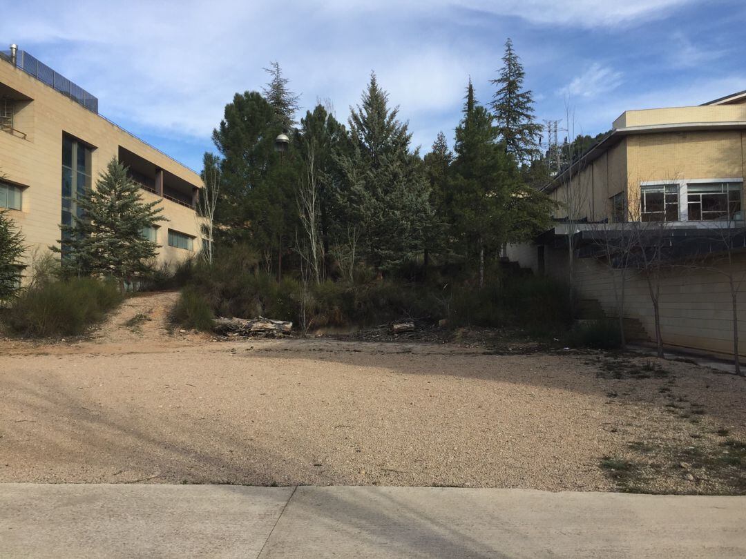 La parcela que quiere aprovechar el rector está entre Educación y el Paraninfo