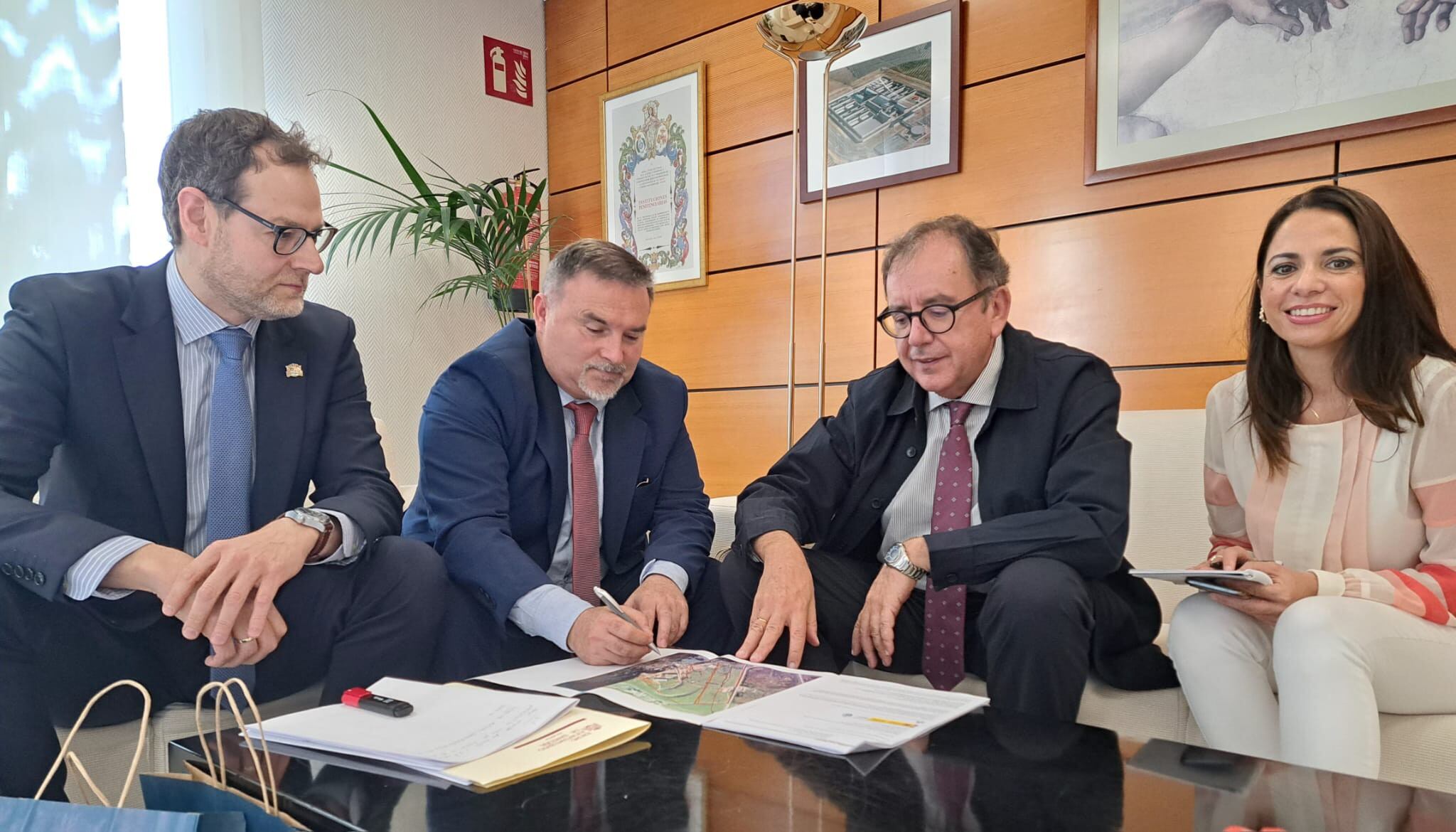 El alcalde de Santoña, Jesús Gullart, se reunió en Madrid con responsables de instituciones penitenciarias