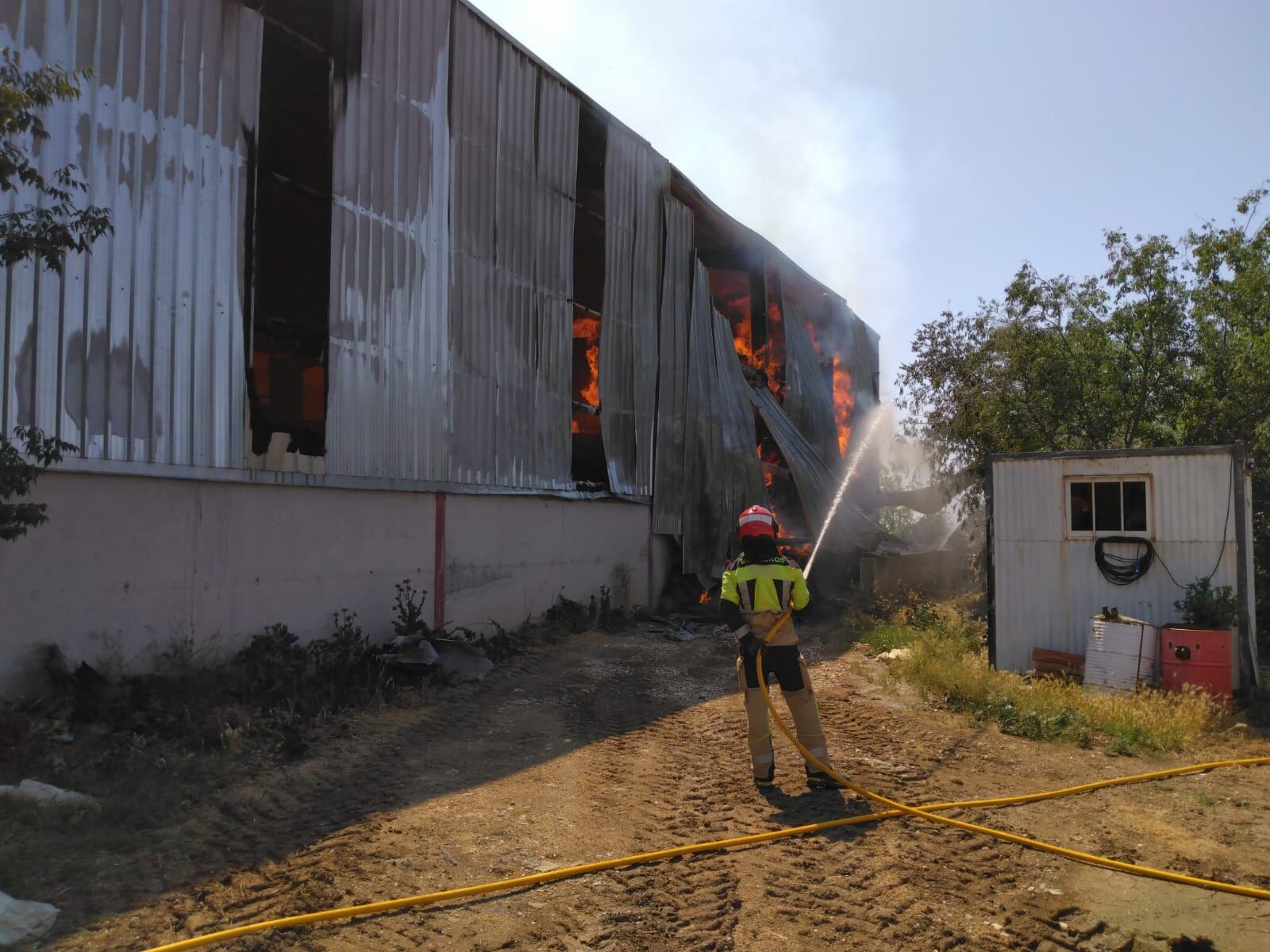 Incendio en una nave agrícola de Azlor.