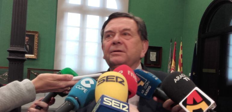 Manuel López, en su despacho, antes del homenaje de la CRUE