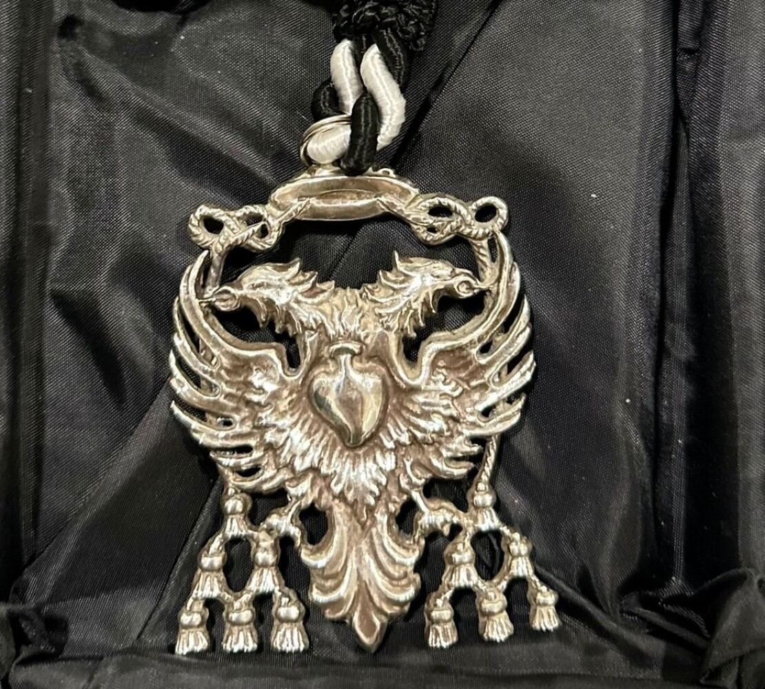 Nueva medalla corporativa de la cofradía del Amor