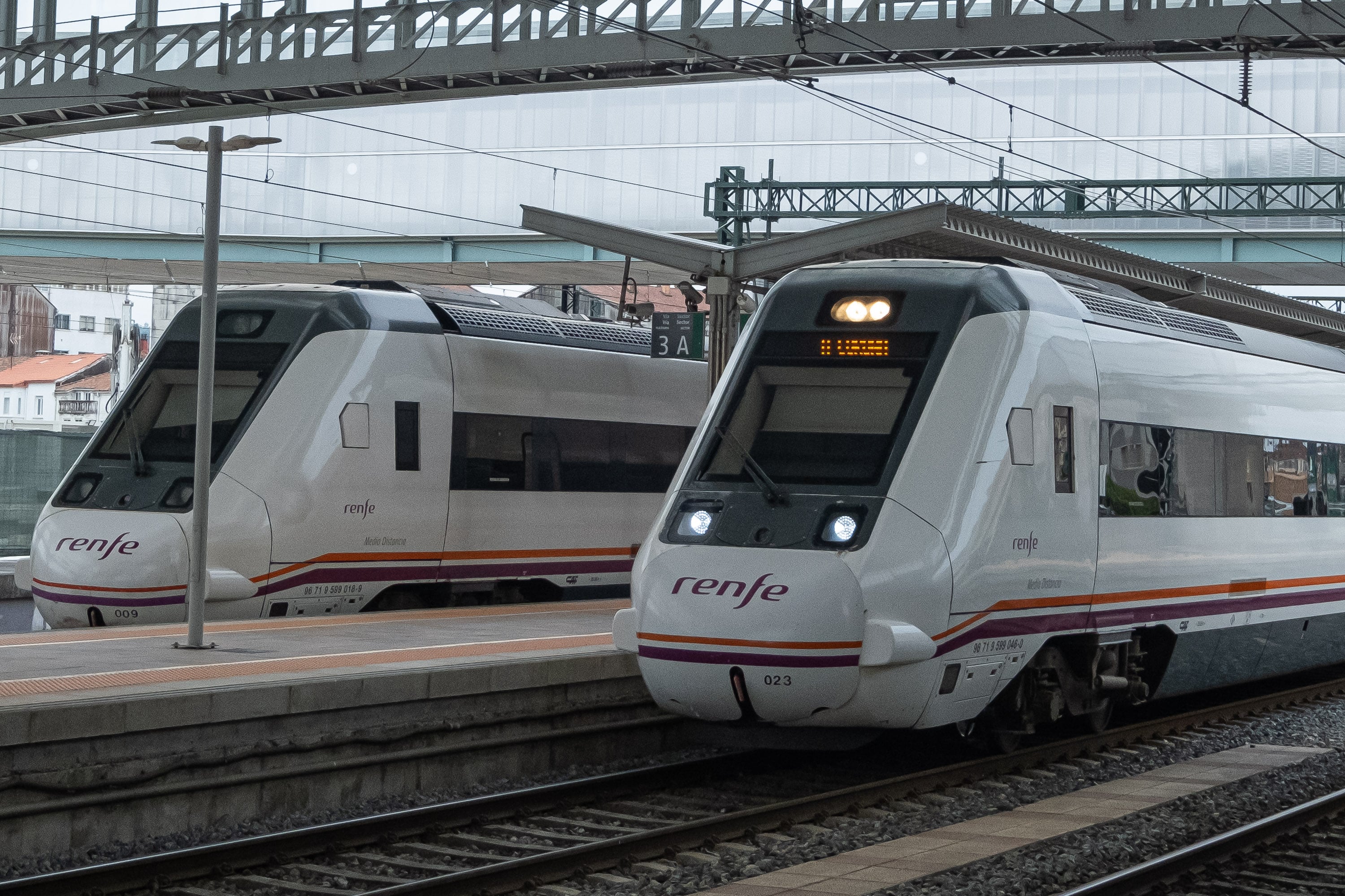 Imagen de dos trenes AVE. (Photo By Cesar Arxina/Europa Press via Getty Images)