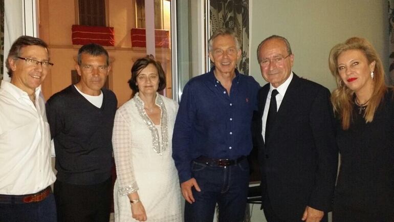 Tony Blair junto al actor Antonio Banderas y el alcalde de Málaga