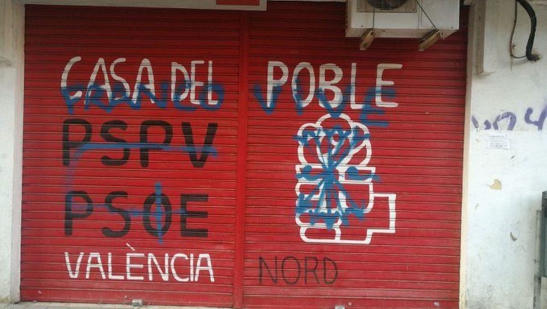 Atacan con pintadas de &#039;Franco vive&#039; la sede del PSPV de València Nord