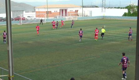 Momento en el que Parra hacer el primer gol del partido