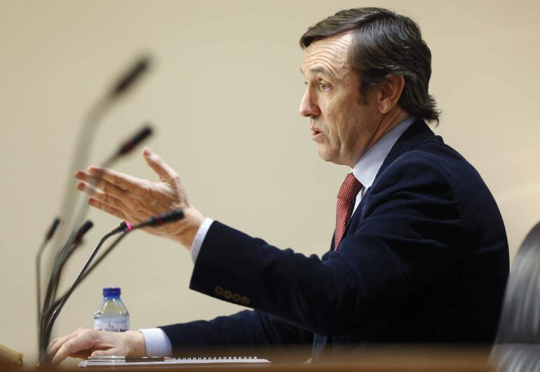 GRA176. MADRID, 10/02/2015.- El portavoz parlamentario del PP, Rafael Hernando, durante la rueda de prensa que ha ofrecido hoy tras la reunión de la Junta de Portavoces del Congreso de los Diputados. EFE/Chema Moya