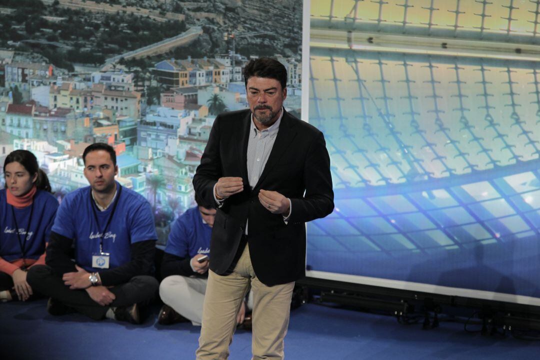 El alcalde de Alicante, el popular Luis José Barcala, interviene en la presentación de los candidatos populares de la Comunidad Valenciana para las elecciones municipales y autonómicas de mayo de 2019