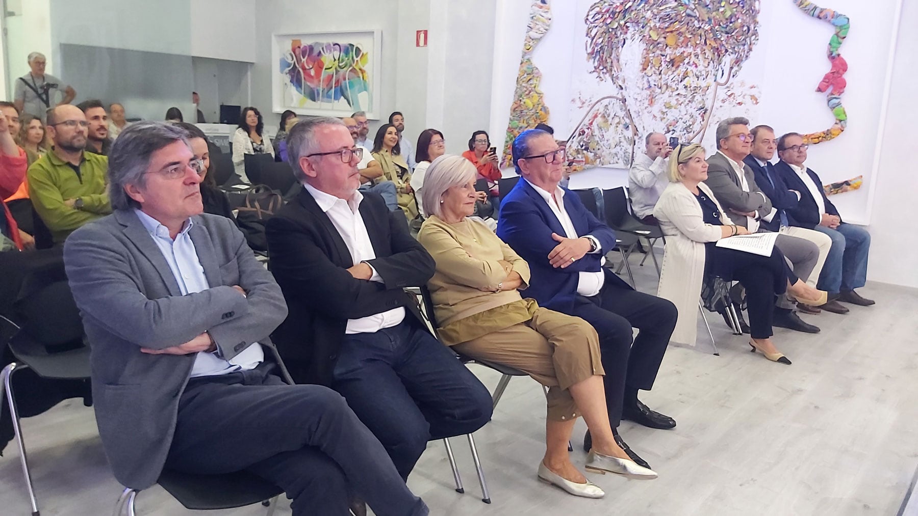 Al acto han acudido entre otros el diputado provincial Carlos Pastor, el fundador de Nirvel, Jorge Vaquer, la CEO, Consuelo Vaquer o el conseller de Medio Ambiente, Vicente Martínez, entre otros