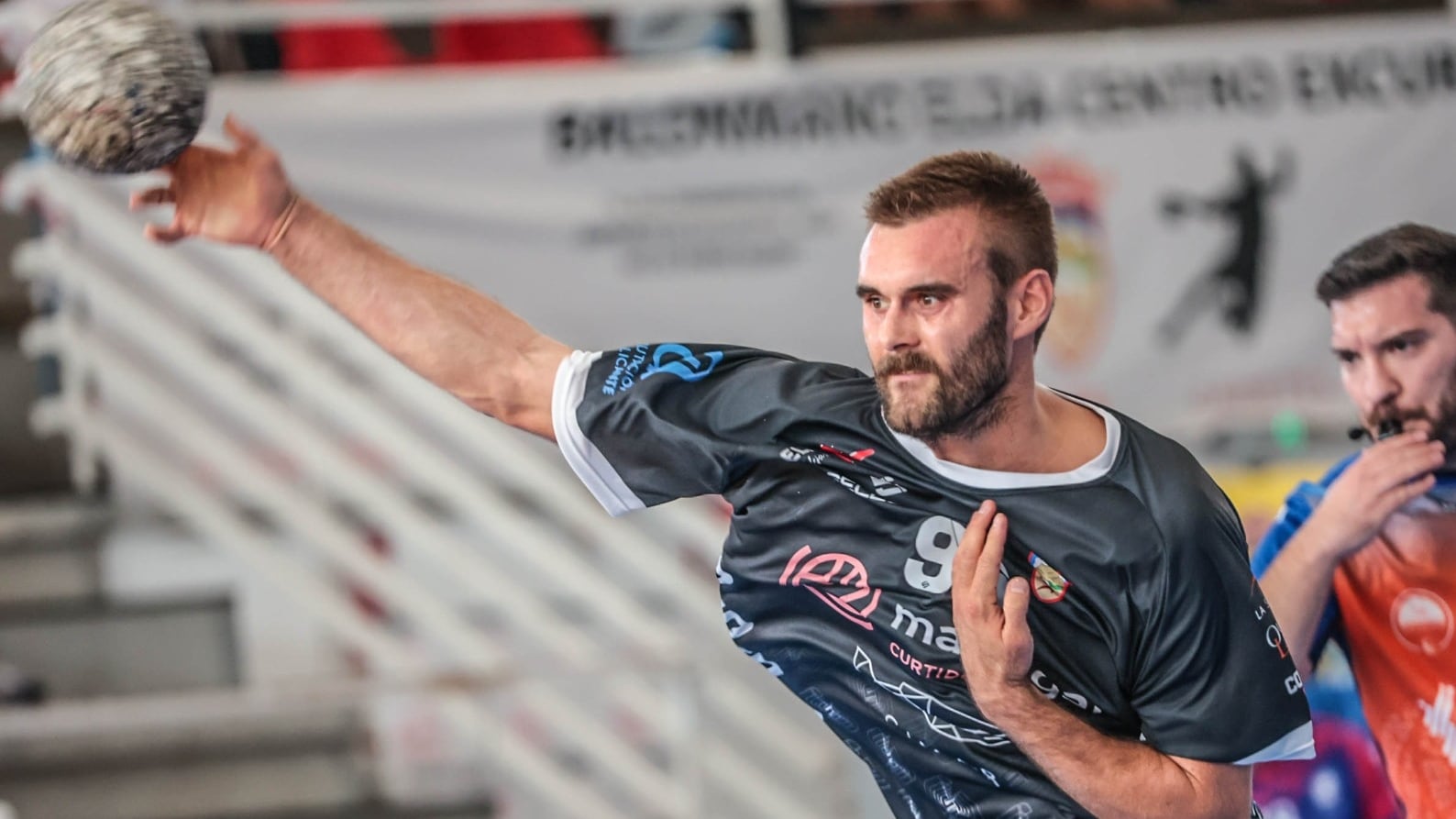 Mikita Liavonau lideró el triunfo eldense