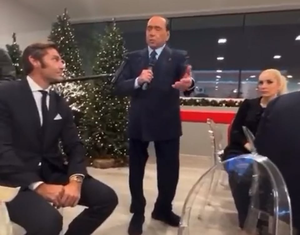 Berlusconi durante la cena de Navidad del Monza.