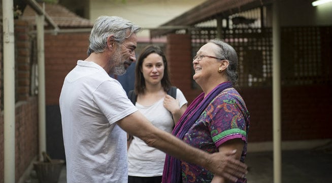 Aida Folch con Anne Ferrer (viuda de Vicente Ferrer) e Imanol Arias en India durante el rodaje de la tv-movie &#039;Vicente Ferrer&#039;