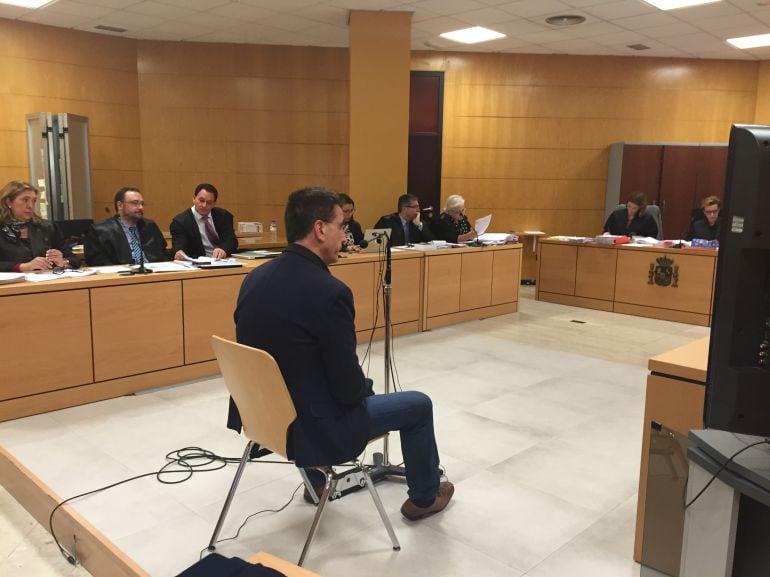 El exalcalde de Arona, José Alberto González Reverón, durante su declaración ante el juez. 