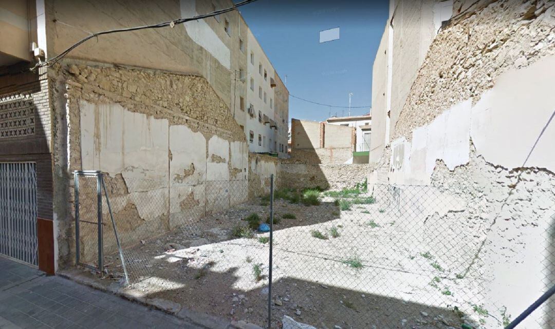 Imagen de un solar urbano de Alicante