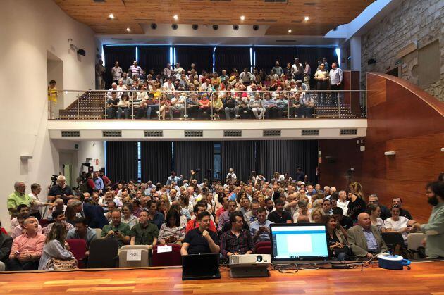 Aforo completo en el Debate Electoral de Radio Linares.