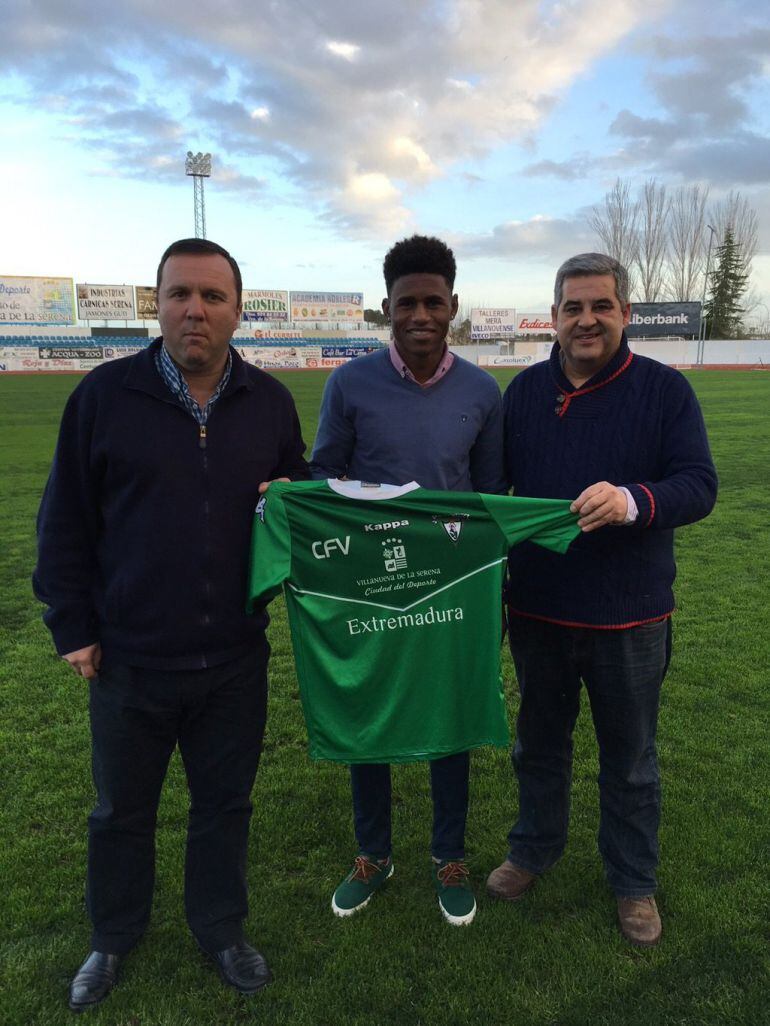 Mustafá ya debutó con el Villanovense y podría jugar su primer partido fuera en Melilla