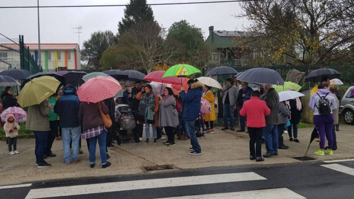 Denuncian el cierre de la escuela unitaria de Sada en pleno curso