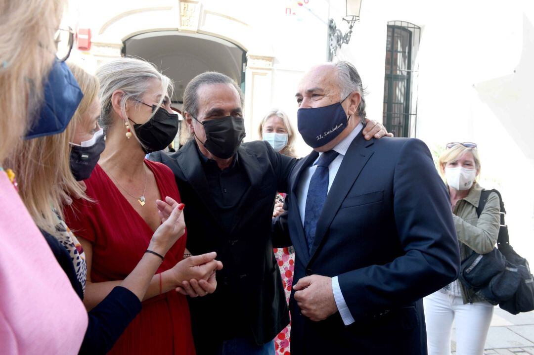 Landaluce junto a Pepe de Lucía.