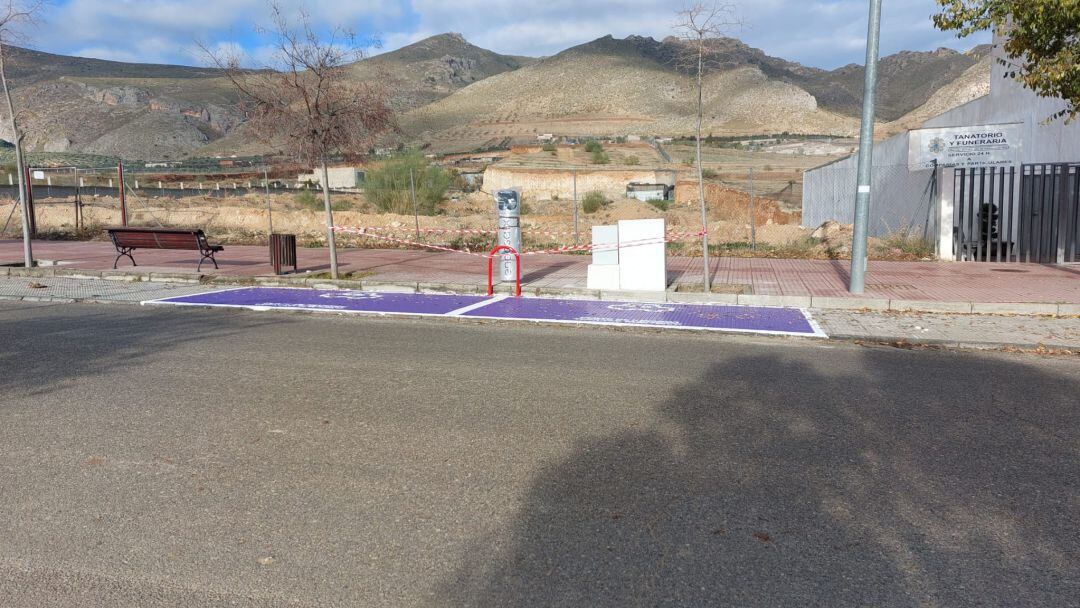 Punto de recarga de vehículos eléctricos en la Avenida José Gallego Montiel