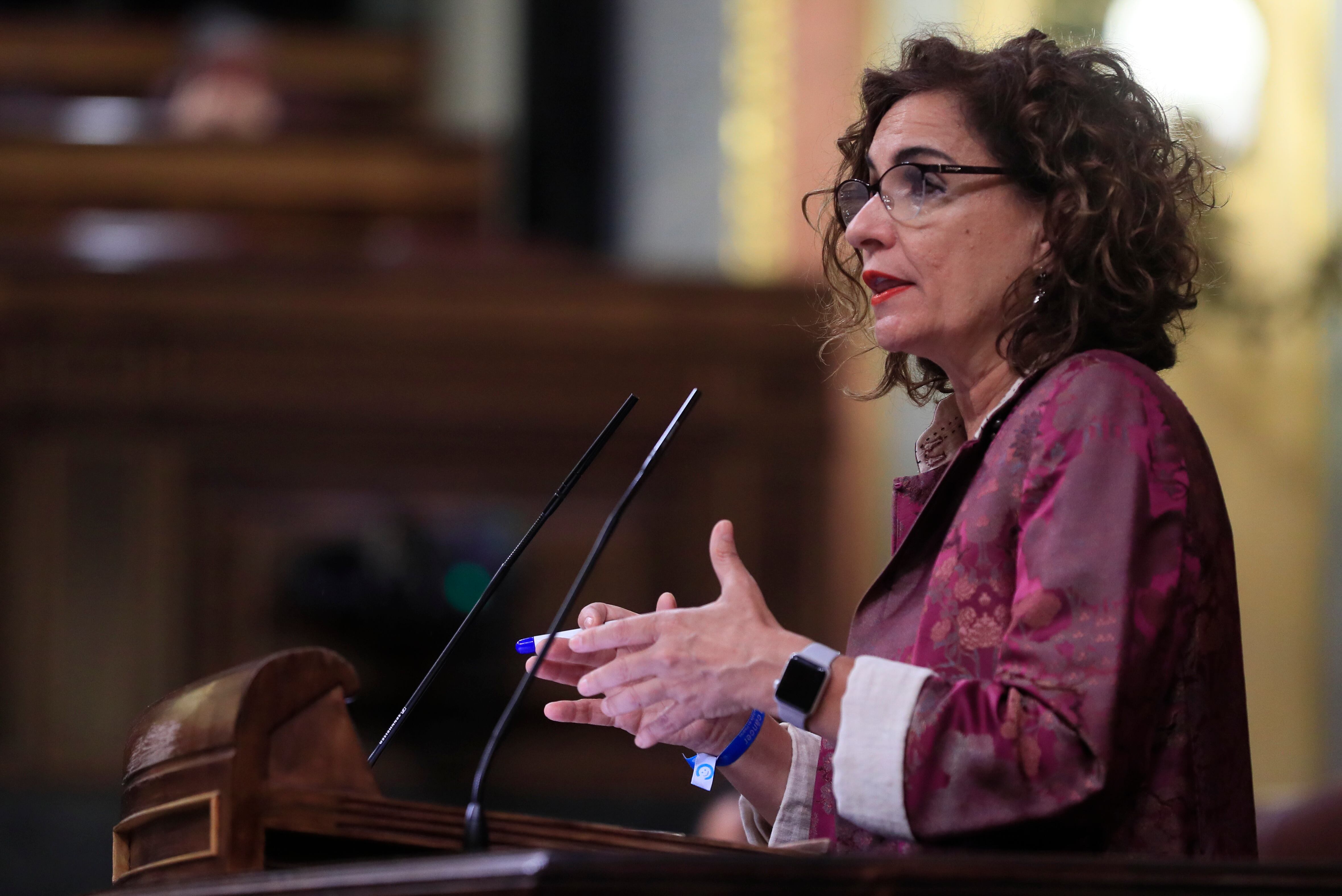 La ministra de Economía y Hacienda, María Jesús Montero, durante su intervención en el pleno del Congreso