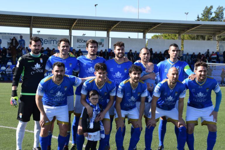 Jugadores del Xerez CD antes del comienzo de un partido en Chapín