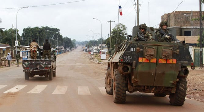 Francia ha desplegado sus tropas en Bangui donde continúa la búsqueda de personas desaparecidas durante los últimos días