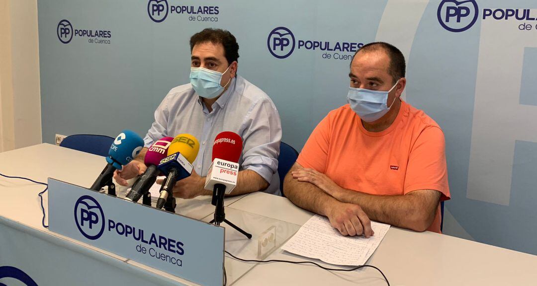 Fran Domenech, alcalde de Huete, y Carlos Arteche, alcalde de Carboneras de Guadazaón.