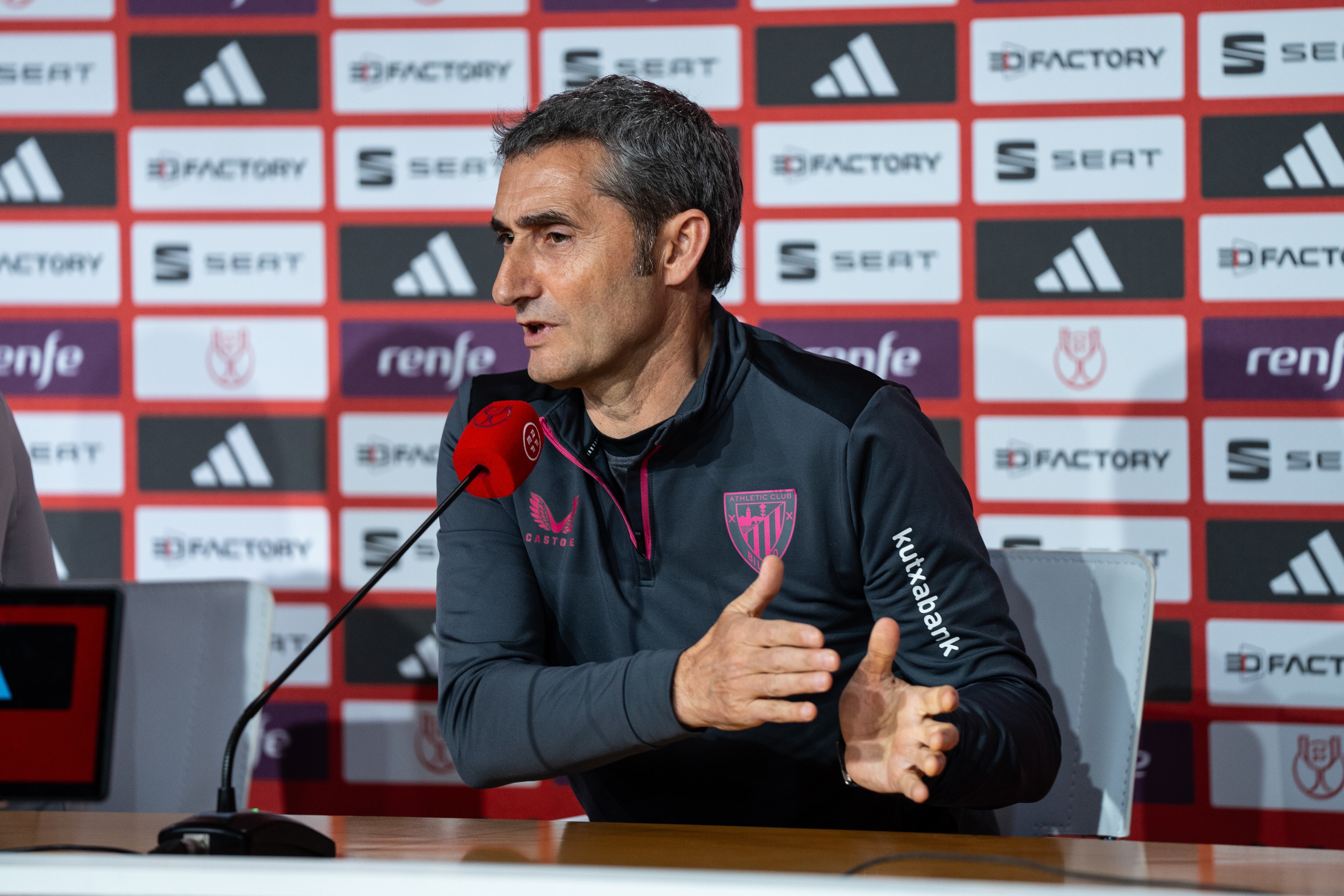 Ernesto Valverde atiende a los medios un día antes de la final de la Copa del Rey. (Photo By Joaquin Corchero/Europa Press via Getty Images)