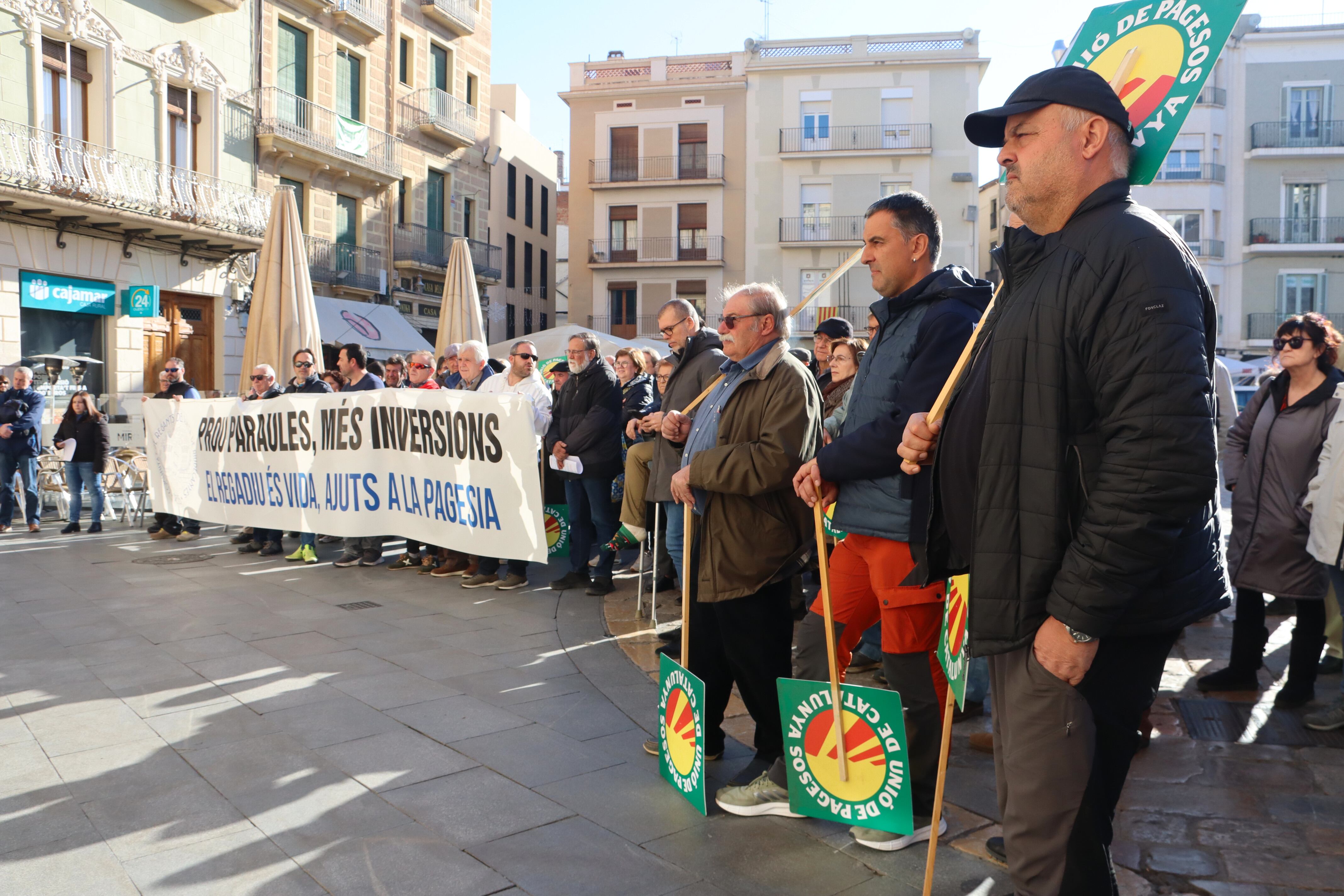 Concentració a la plaça del Mercadal