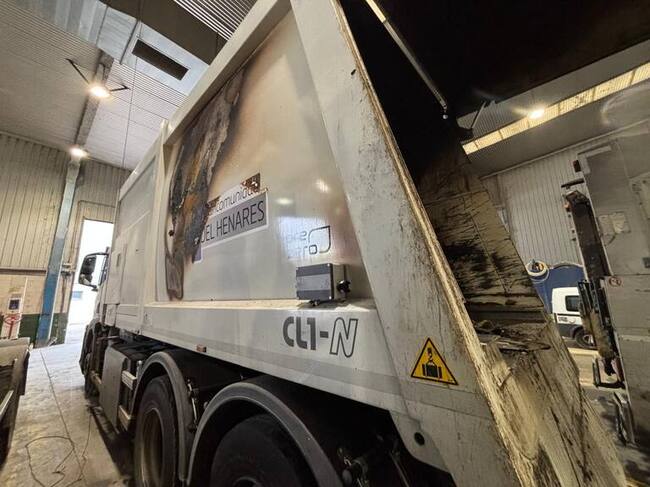 Camión MVH afectado por incendio provocado por cenizas