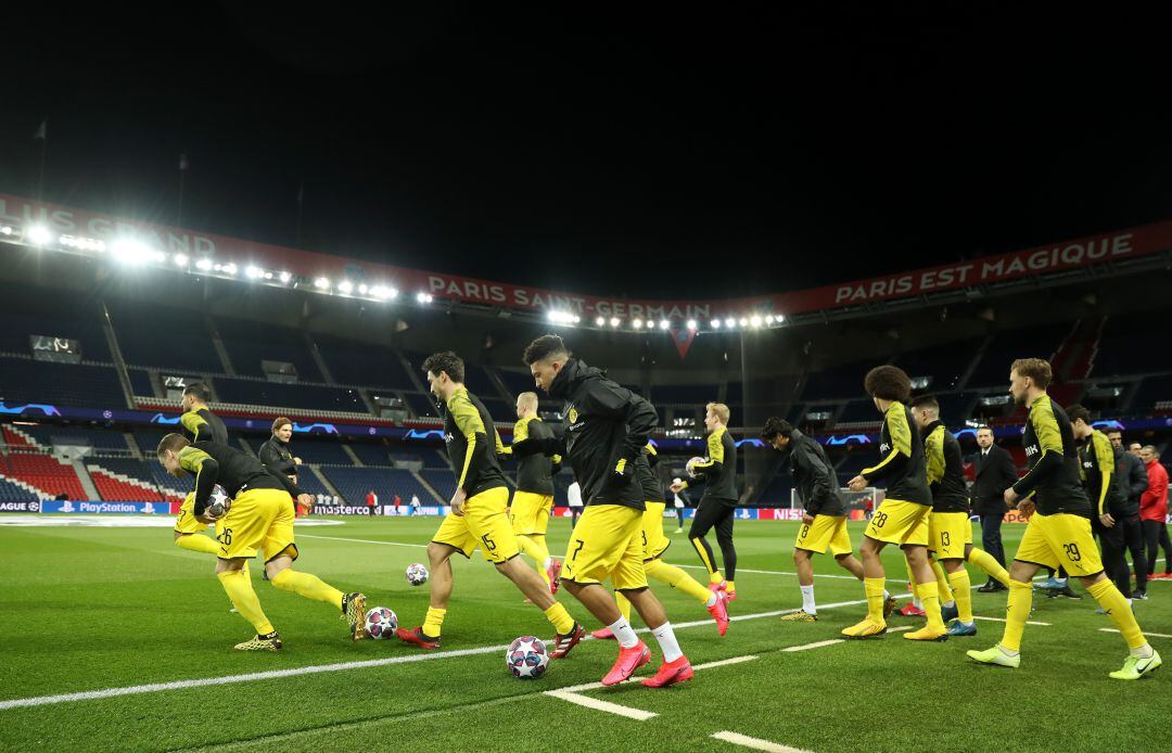 Los jugadores del Dortmund, antes del partido contra el PSG en el Parque de los Príncipes. 