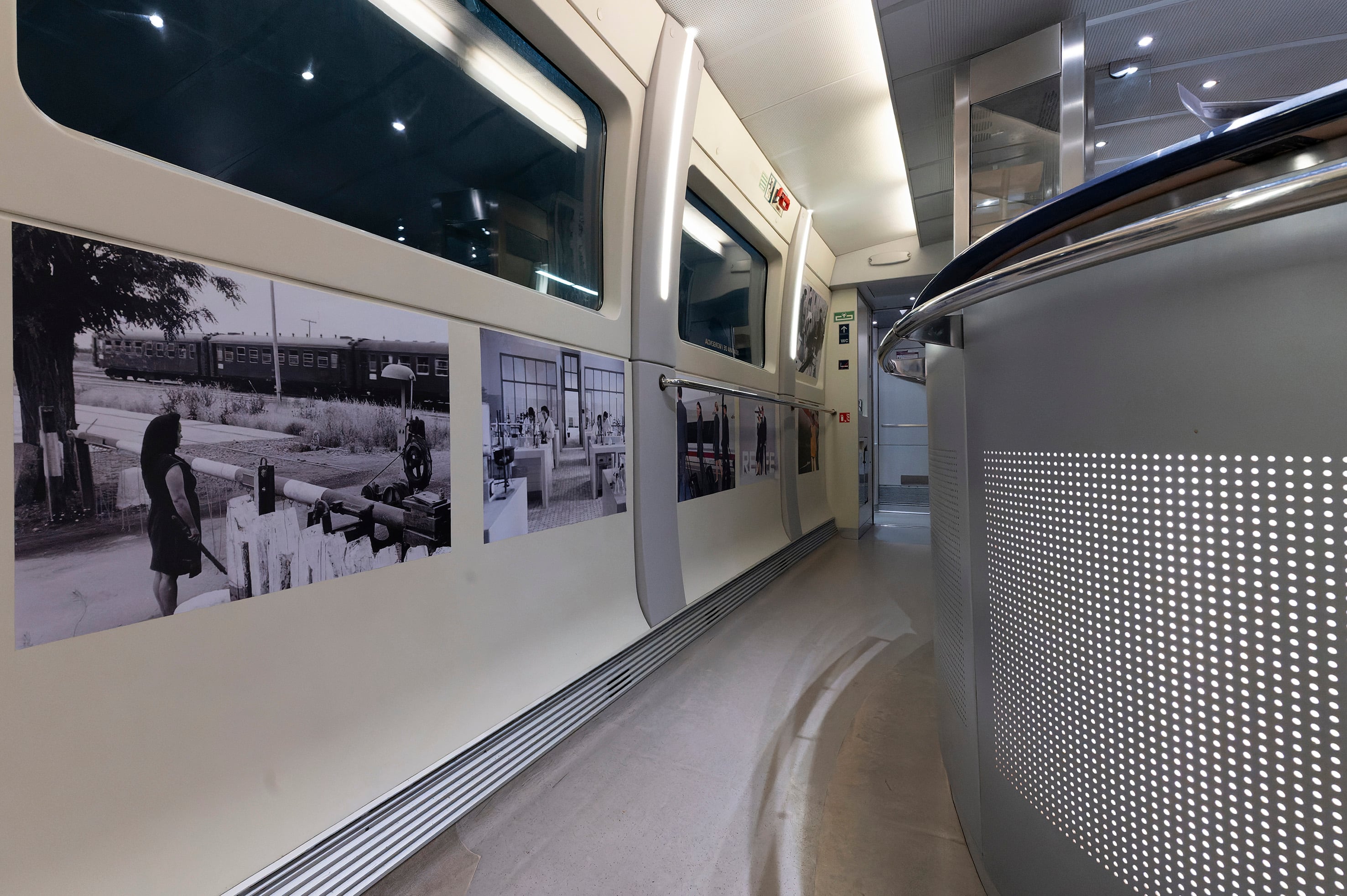 Renfe homenajea con una exposición fotográfica a las mujeres que han contribuido al desarrollo del ferrocarril a lo largo de su historia