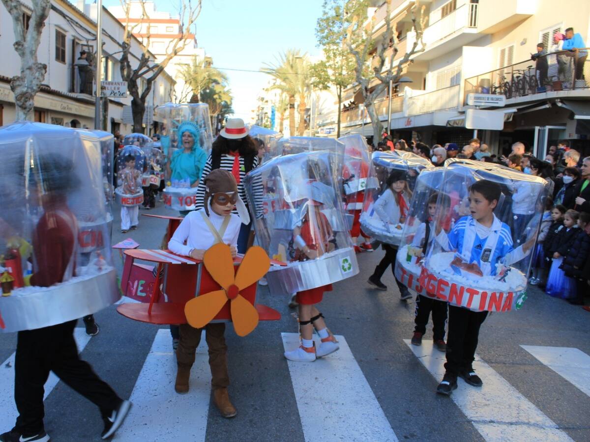 El Carnaval de Santa Eulària se vuelca con el pueblo ucraniano