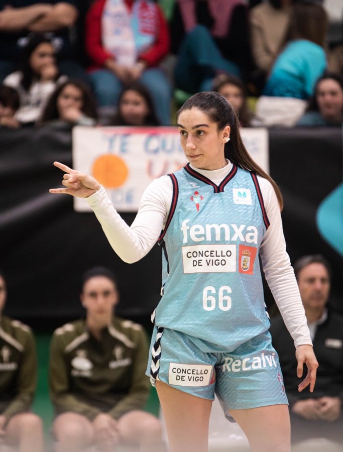 Carlota Menéndez, durante un partido en Navia