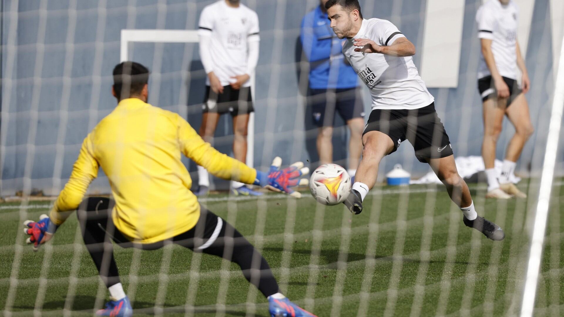 El entrenamiento del Málaga en el anexo de La Rosaleda