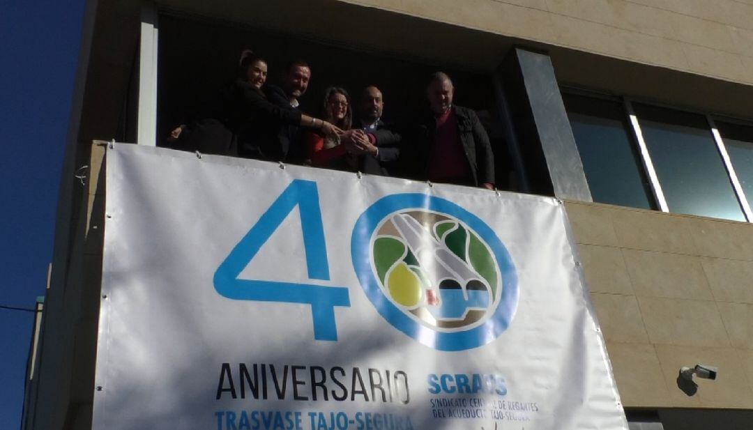 Pancarta para conmemorar el 40 aniversario del Tajo Segura