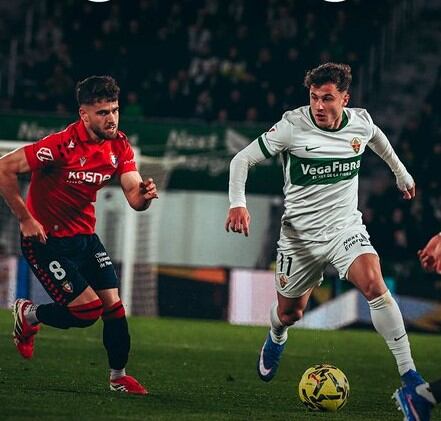 Un momento del Elche-Osasuna disputado en el Martínez Valero