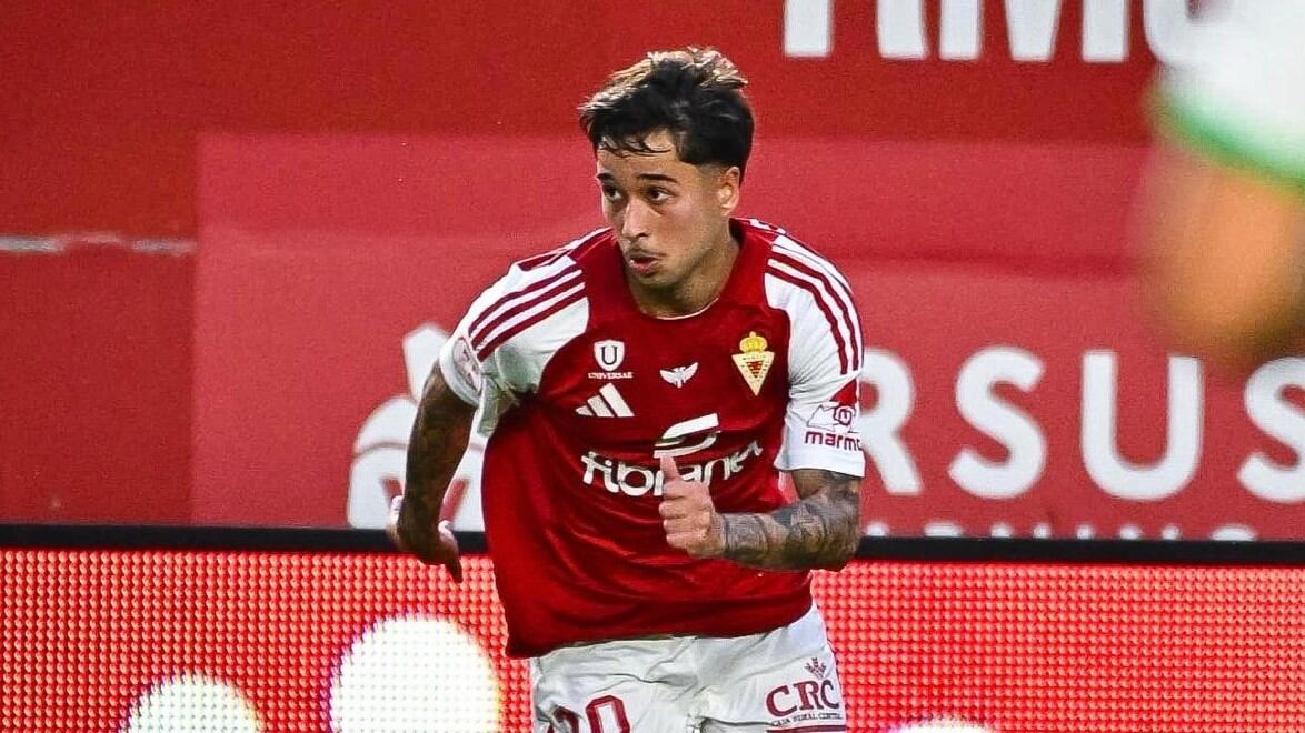 Joao Pedro Palmberg, jugador del Real Murcia, durante un encuentro en el Enrique Roca.