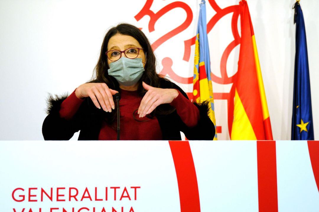 La vicepresidenta y Portavoz del Gobierno valenciano, Mónica Oltra, durante la rueda de prensa posterior al Pleno del Consell.