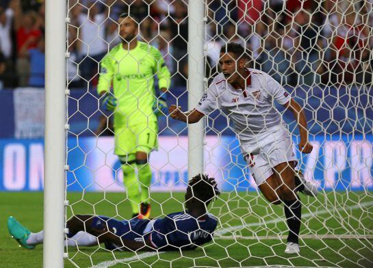 Ben Yedder en el momento del gol.