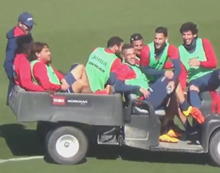 Buen ambiente en el entrenamiento del Granada CF 